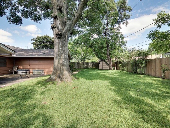 Building Photo - 5147 Indigo St