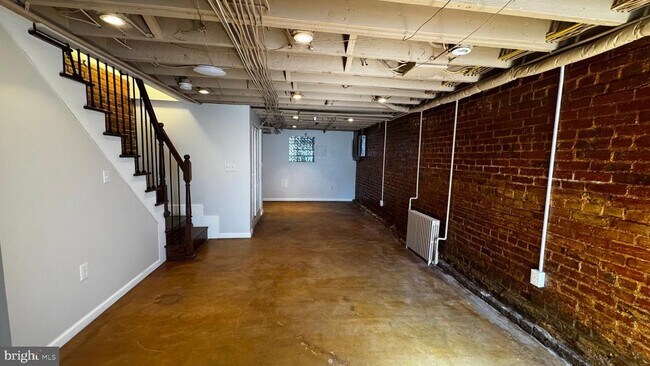 Building Photo - 18 16th St NE