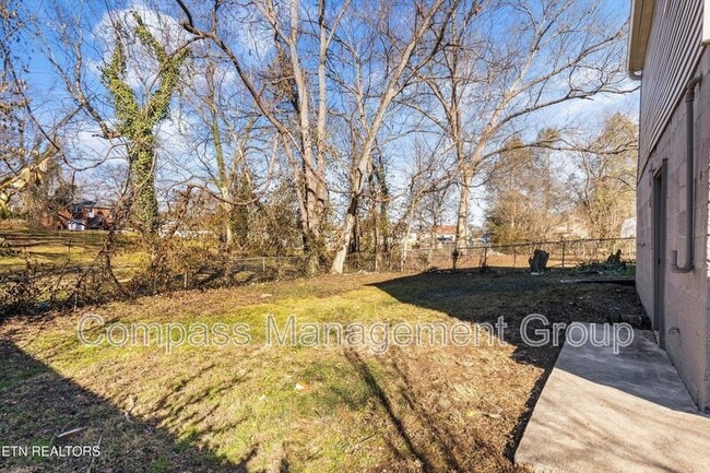 Building Photo - 3615 Lilac Ave