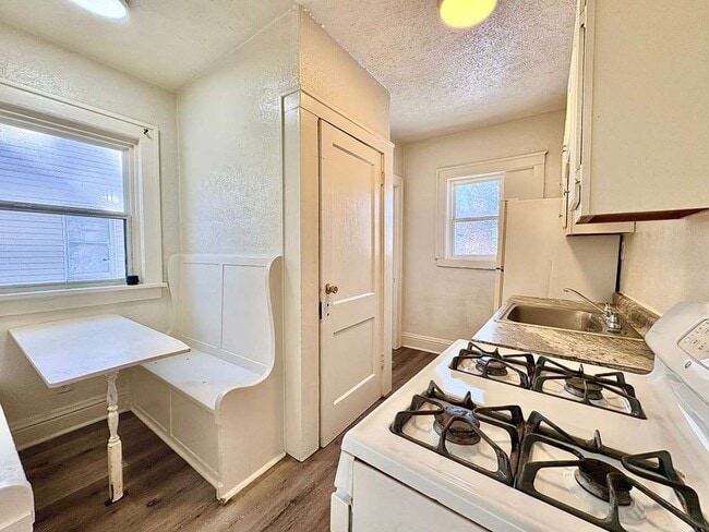 Building Photo - 1503 Hermosa Pl