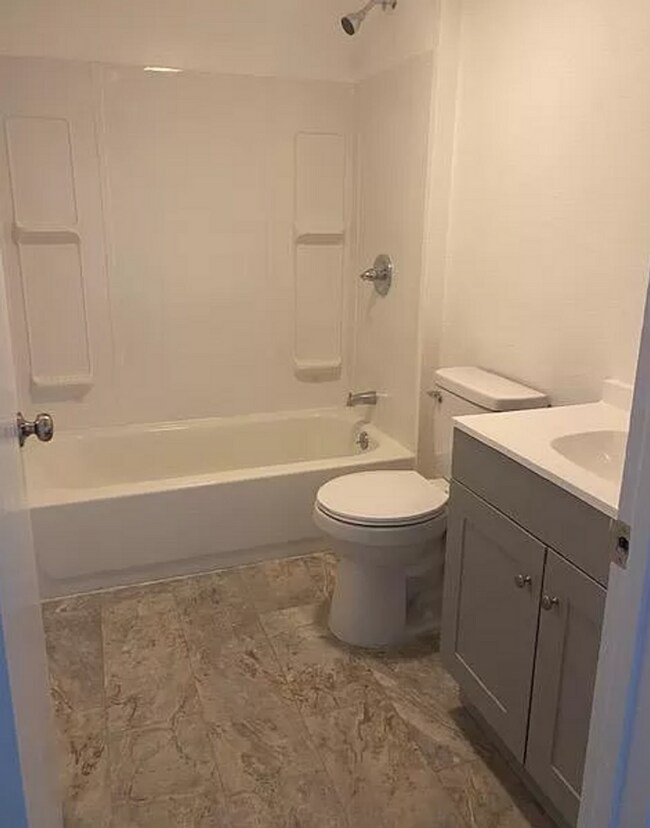 Building Photo - Updated 4 Bedroom 2 Bath PET FRIENDLY