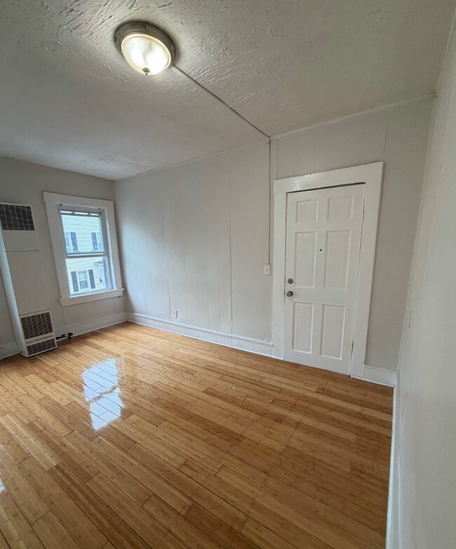 Building Photo - 439-441 Rivet St
