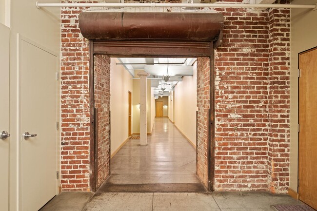 Building Photo - Gorgeous loft in a converted window factor...