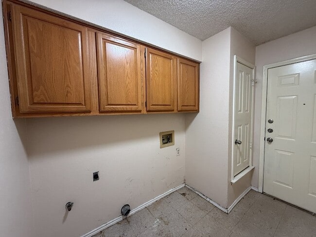 Building Photo - 816 Summit Dr