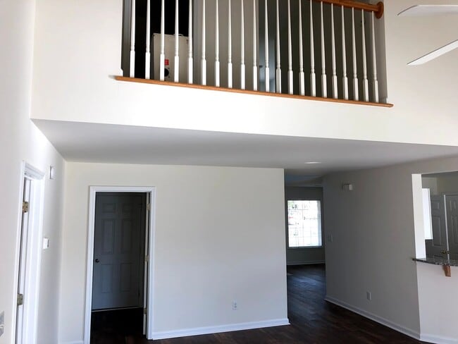 Building Photo - 3 bed 2.5 bath Spacious Home in Azalea Lakes