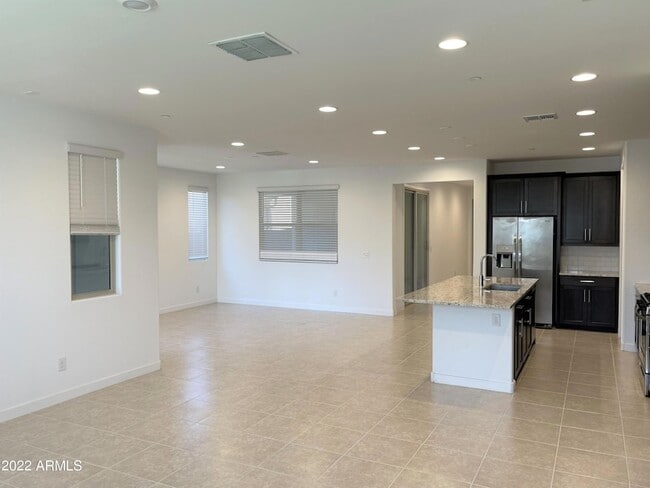 Building Photo - 9849 E Tahoe Ave