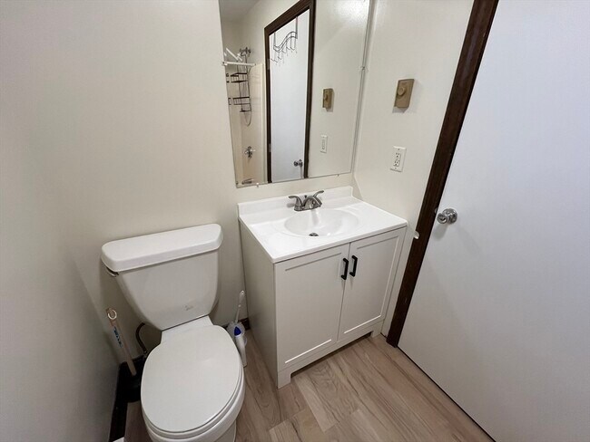 Building Photo - 53 Fairfield Park