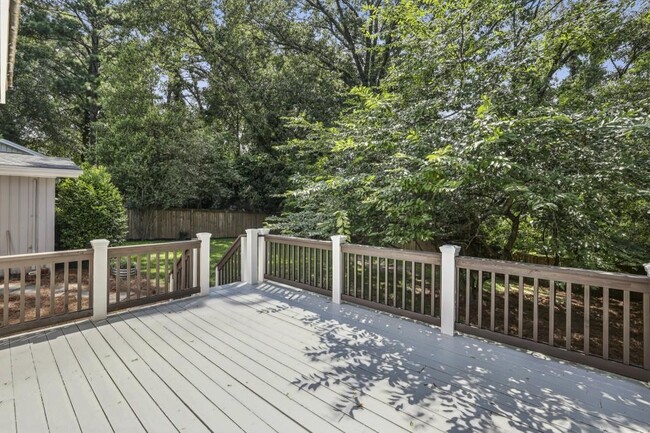 Building Photo - 2575 Sharondale Dr NE