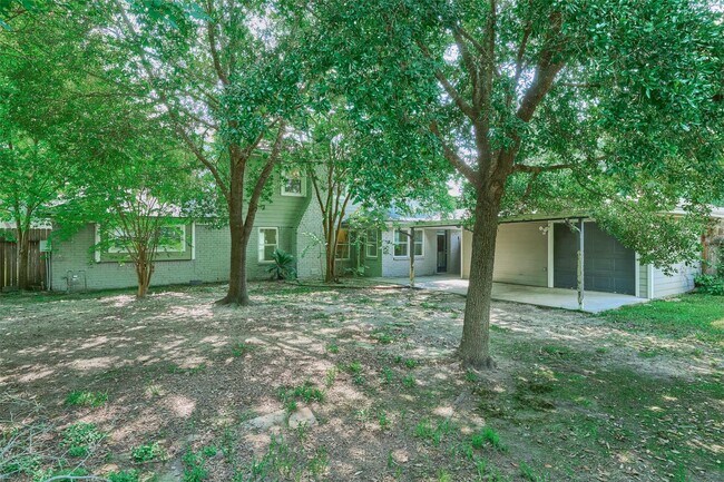 Building Photo - 725 River Plantation Dr