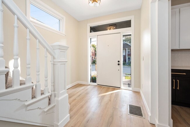 Building Photo - NORTHSIDE RARE GEM - FULLY RENOVATED 5+ BE...