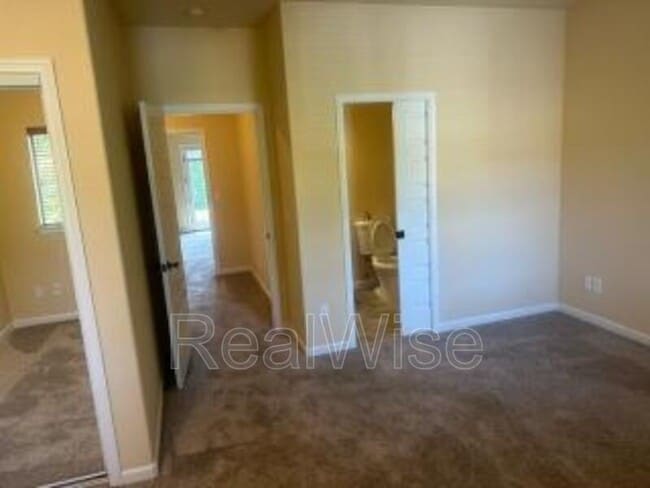 Building Photo - 1709 SE Softwood Way