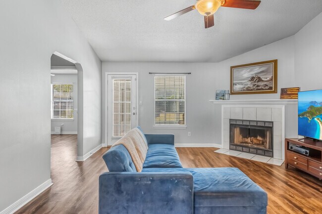 Building Photo - 3014 Windsor Cir