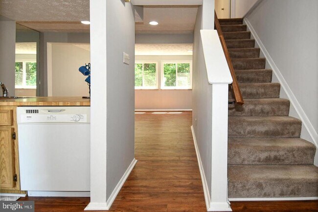 Building Photo - 8335 Windfall Rd