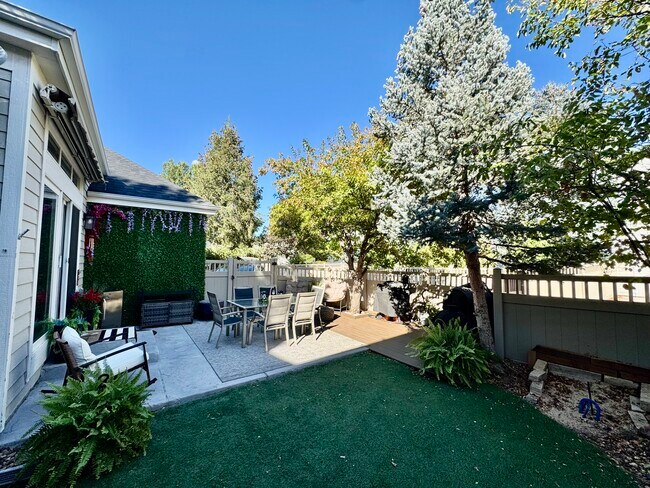 Building Photo - 1011 S Valentia St