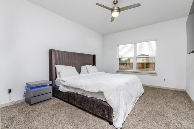 Building Photo - 12832 Barnsbury Ln