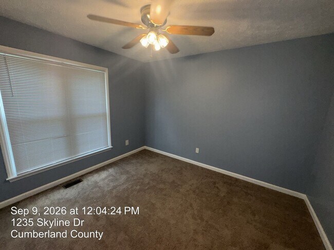 Building Photo - 1235 Skyline Dr