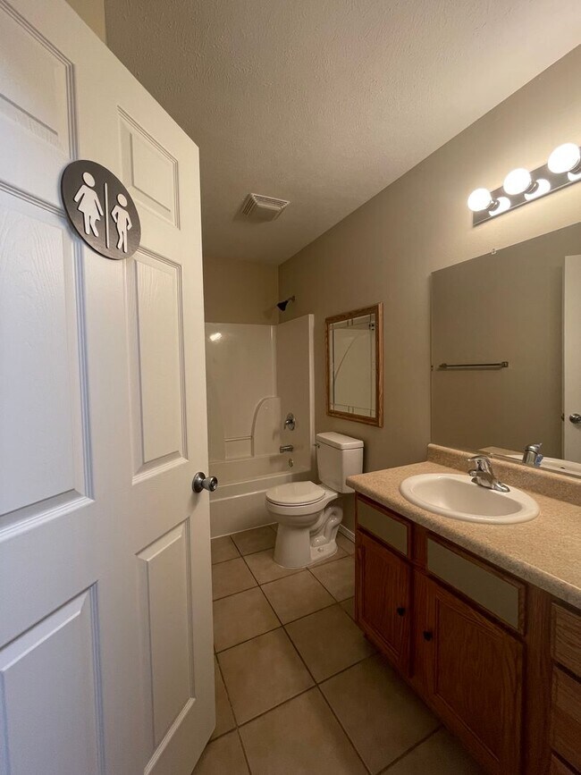 Building Photo - Executive Rental in Willard School District
