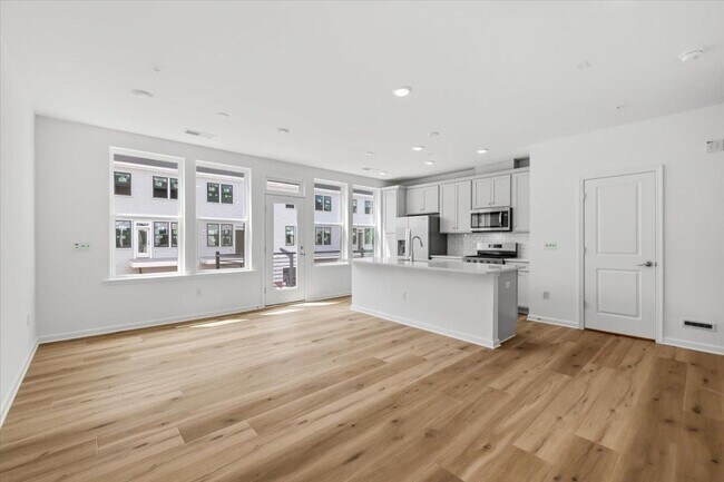 Building Photo - 200 Balsam St