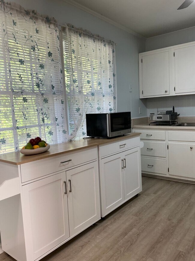 Building Photo - 3 BR/ 2 BA Close to Downtown Watkinsville ...