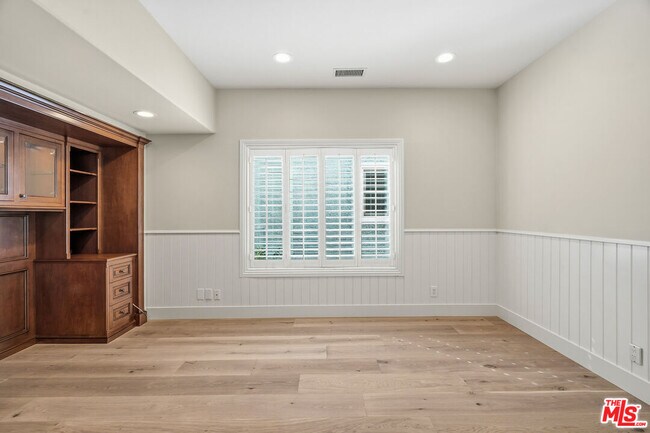 Building Photo - 707 Jasmine Ave