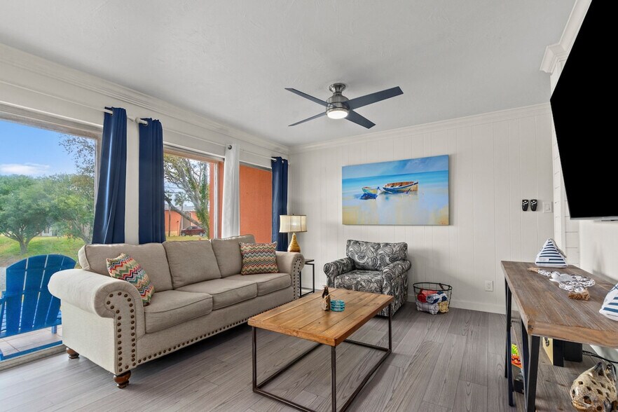 Building Photo - 4000 Gulf Terrace Dr