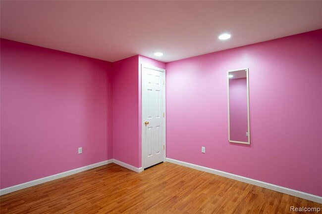 Building Photo - 41063 Millbrook Dr