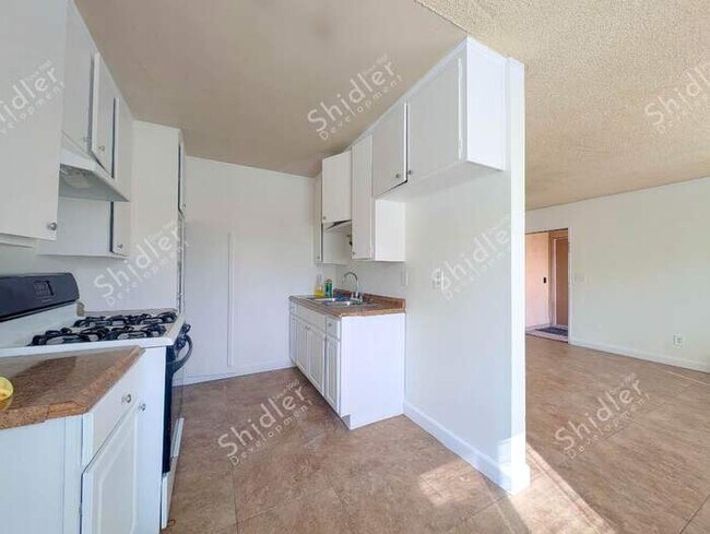Building Photo - Upstairs 2 Bedroom 1 Bath with Massive Walk In Closet, Covered Gated Parking