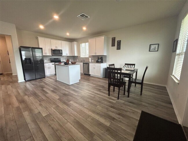 Building Photo - 453 Stone Water Ln