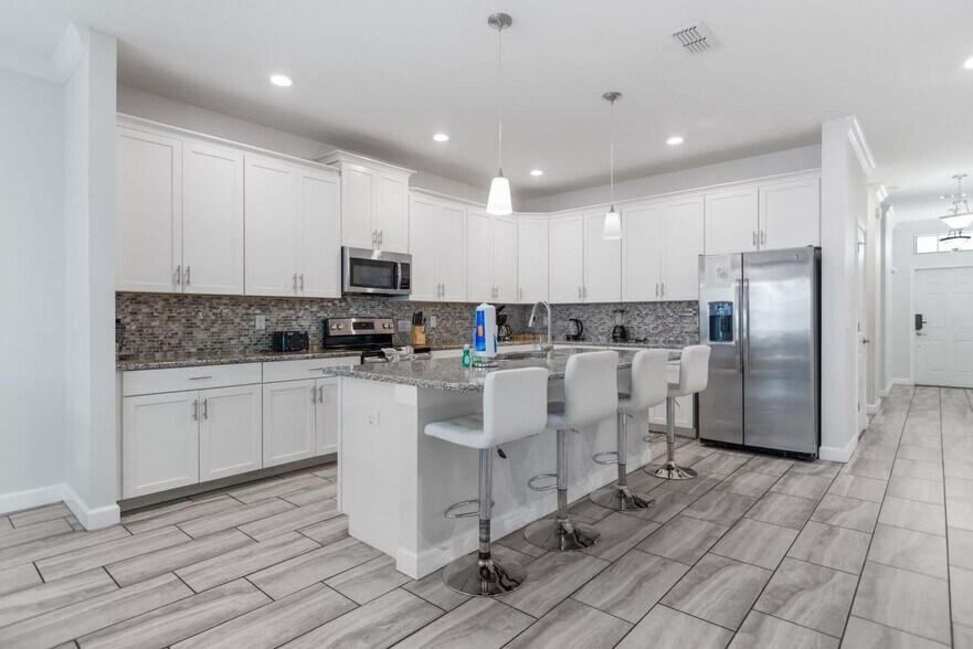 Building Photo - 4718 Kings Castle Cir