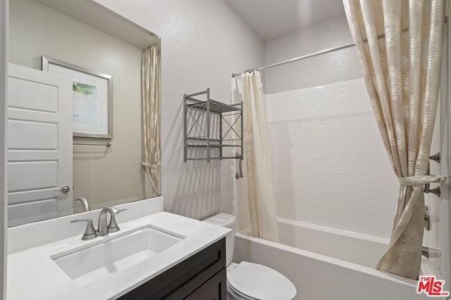 Building Photo - 1203 Beach Ln