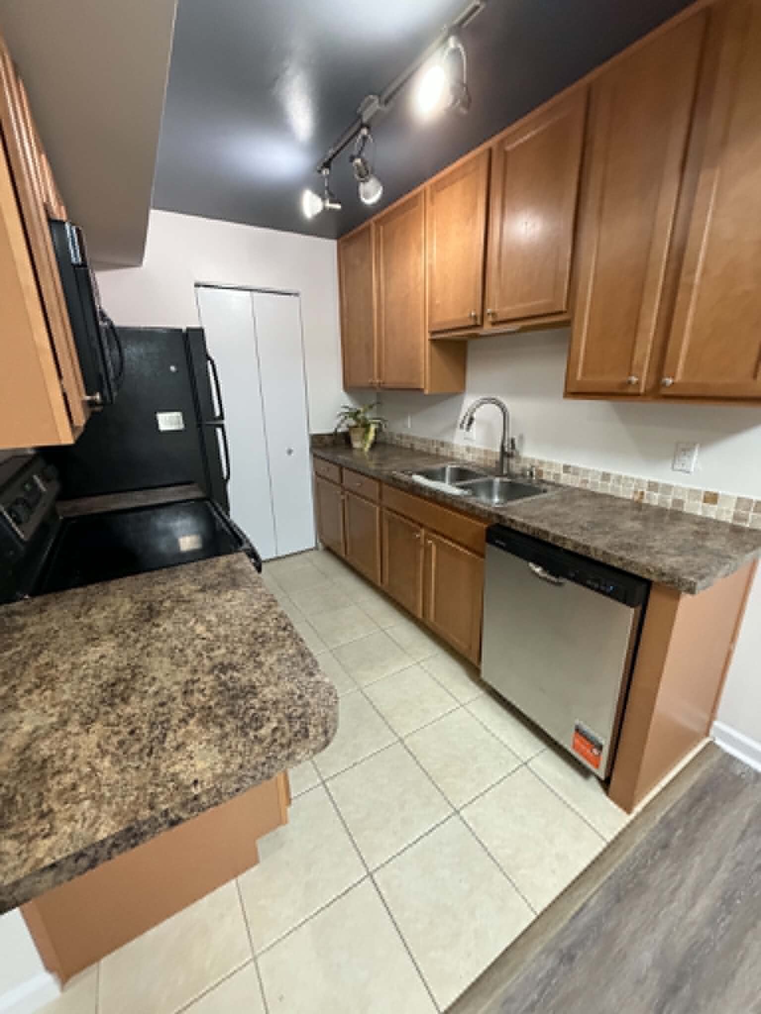 Building Photo - 3094 Plaza Terrace Dr