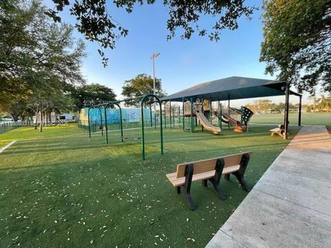 Building Photo - 3540 NE 28th Ave