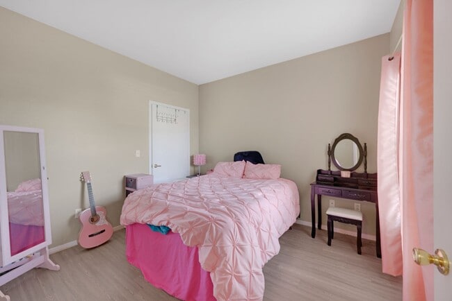 Building Photo - Bright Ground-Floor Condo in Gated Traverse Point with Pool & Spa Amenities