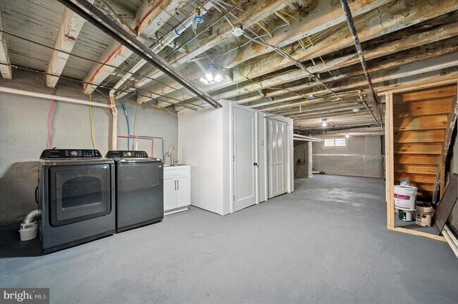 Building Photo - 928 S 50th St