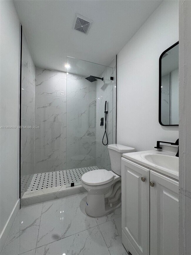 Building Photo - 4028 SW 11th St