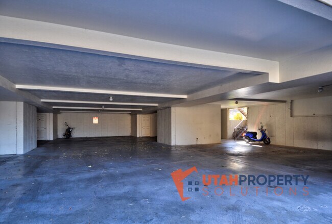 Building Photo - 9255 Jefferson Cove