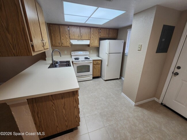 Building Photo - 1602 University Ln