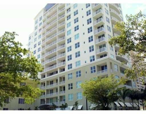building - 3180 Coral Way
