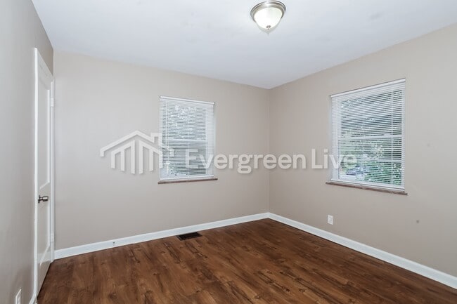 Building Photo - 2264 Rosedale Ave