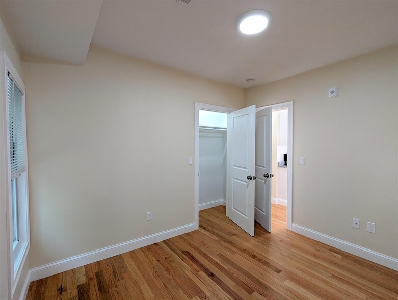 Building Photo - 2 Sacramento St