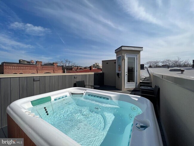 Building Photo - 1616 15th St NW