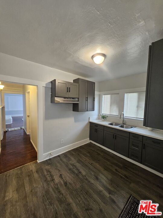 Building Photo - 2932 1/2 Normandie Ave