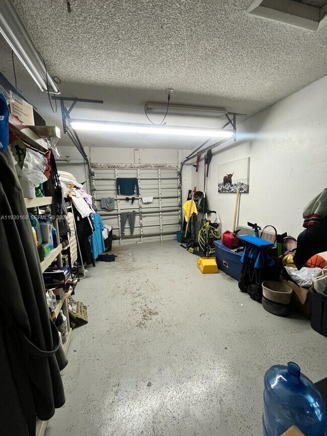 Building Photo - 930 SW 109th Ave