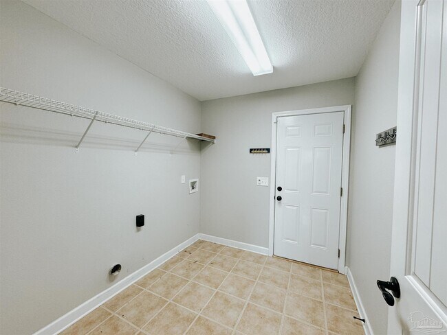 Building Photo - 1240 Benning Pl