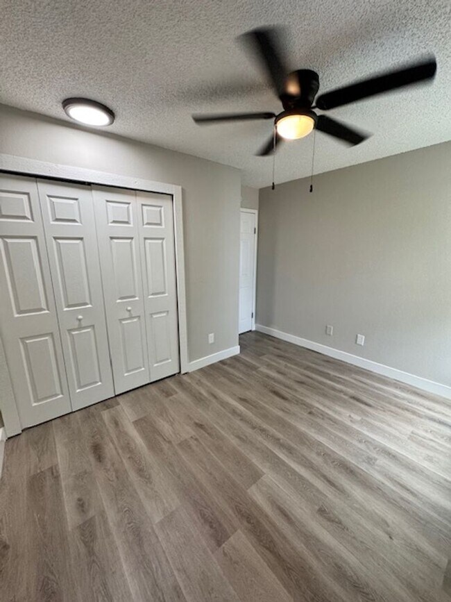 Building Photo - 4510 Picturesque Cir