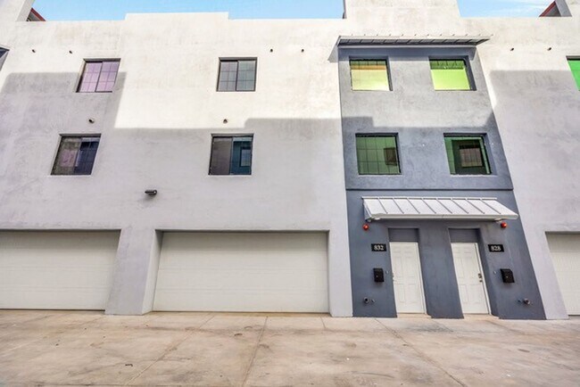 Building Photo - Luxury Townhouse by ASU
