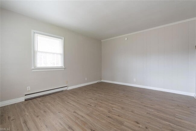 Building Photo - 344 Woodview Ave