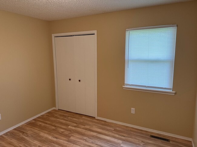 Building Photo - 2 Bedroom 2 Bathroom Duplex for $895 in So...