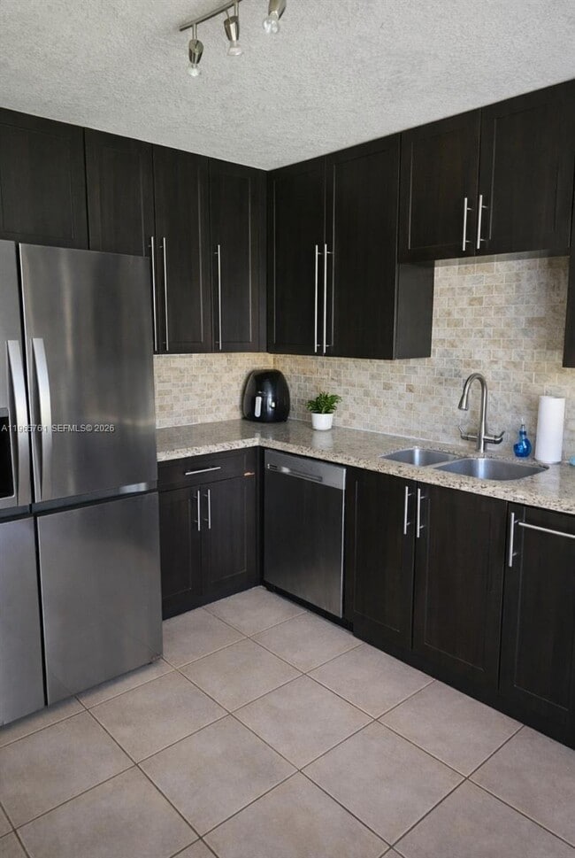 Building Photo - 7509 SW 26th Ct