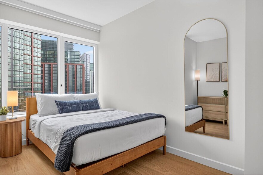 Building Photo - 16 Dupont St